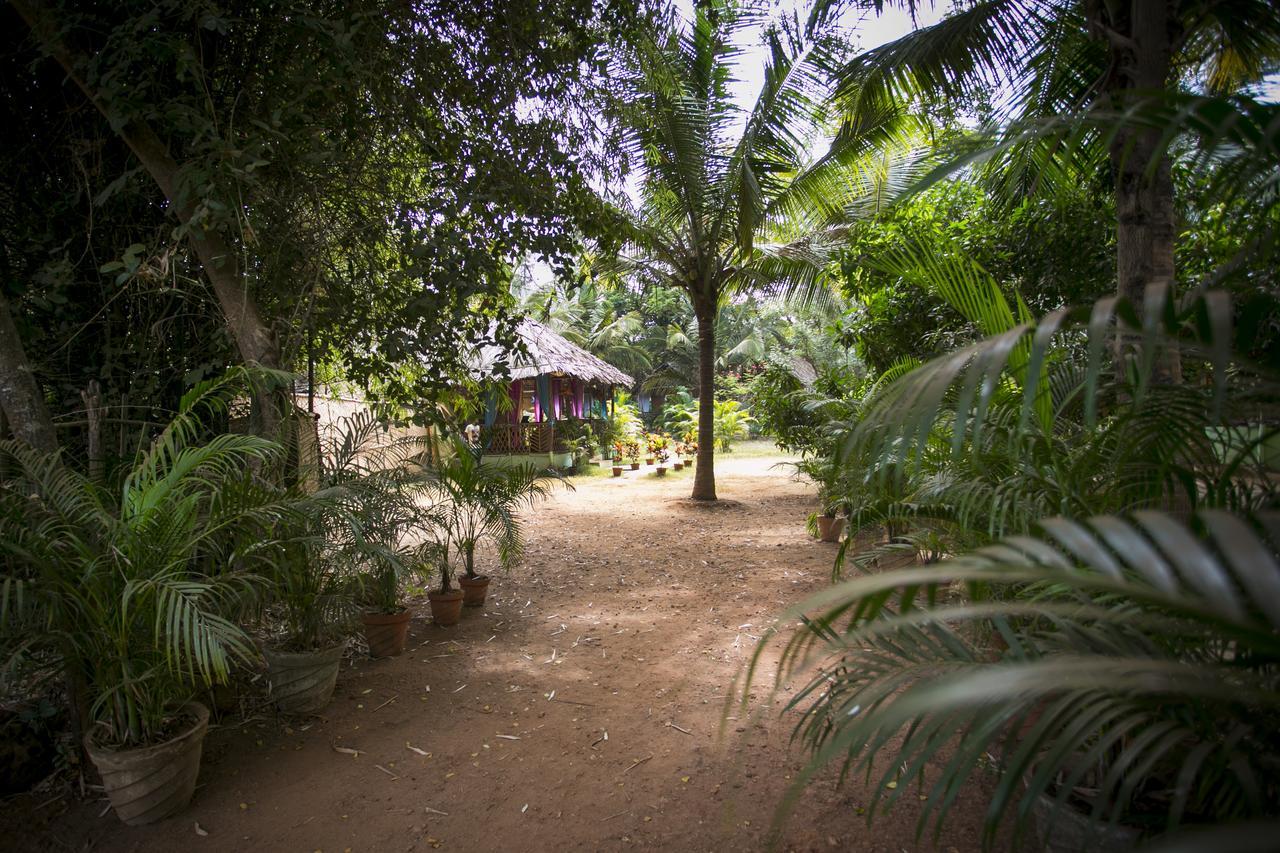 Tutti Garden Bungalows Hotel Mormugao Exterior photo